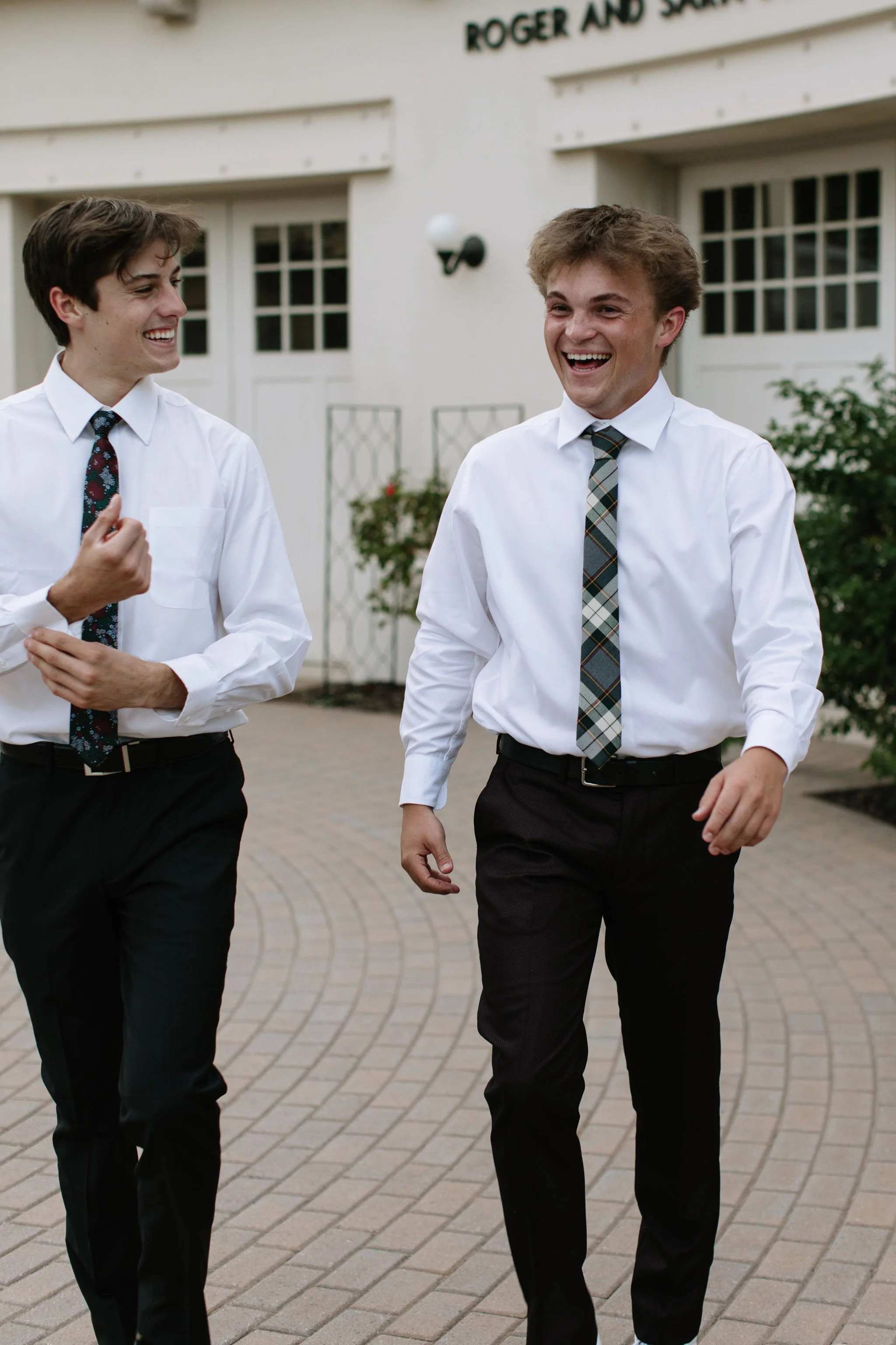 Dashing Floral Mens Tie - Image 8