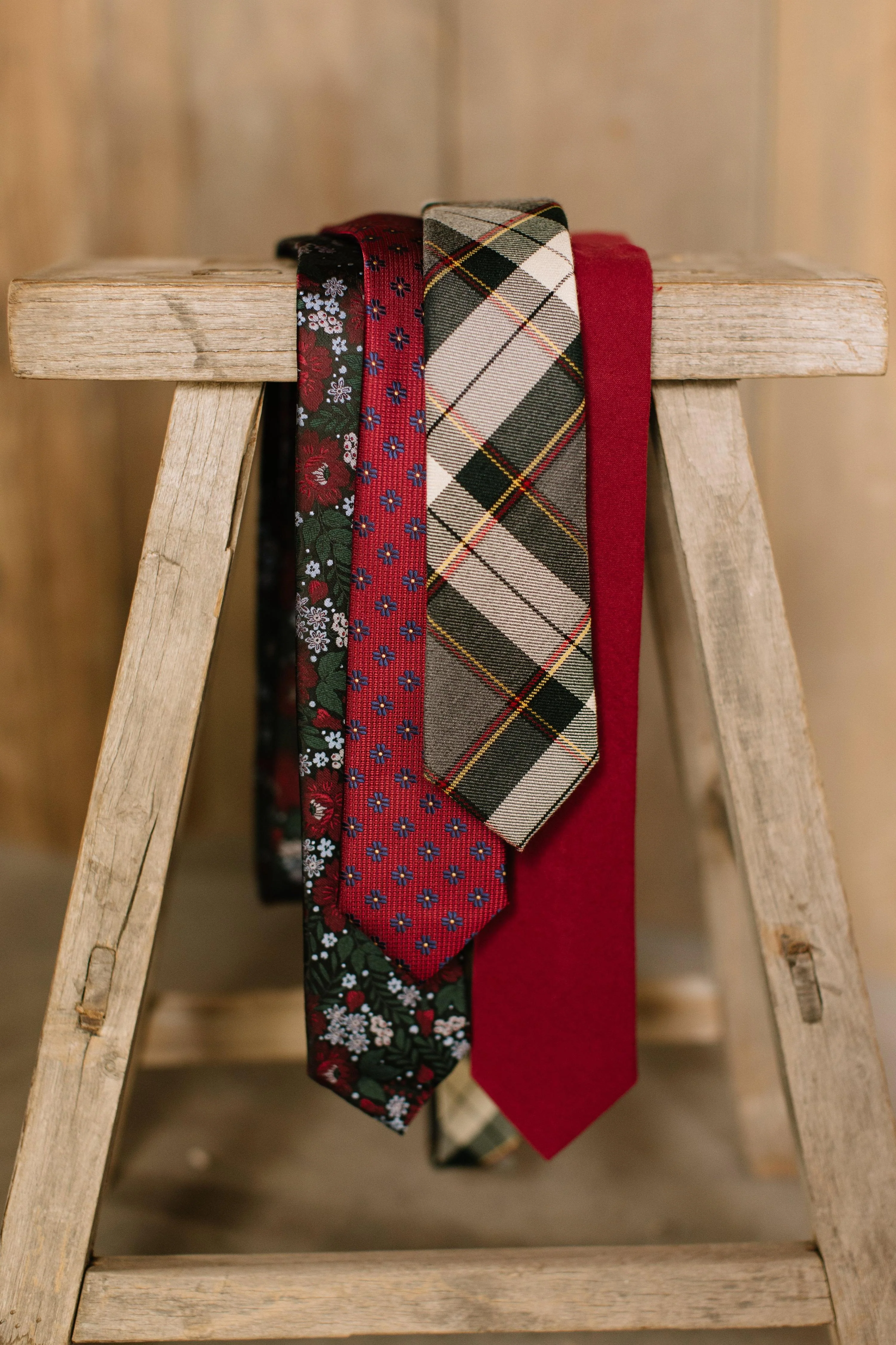 Dashing Floral Mens Tie - Image 9