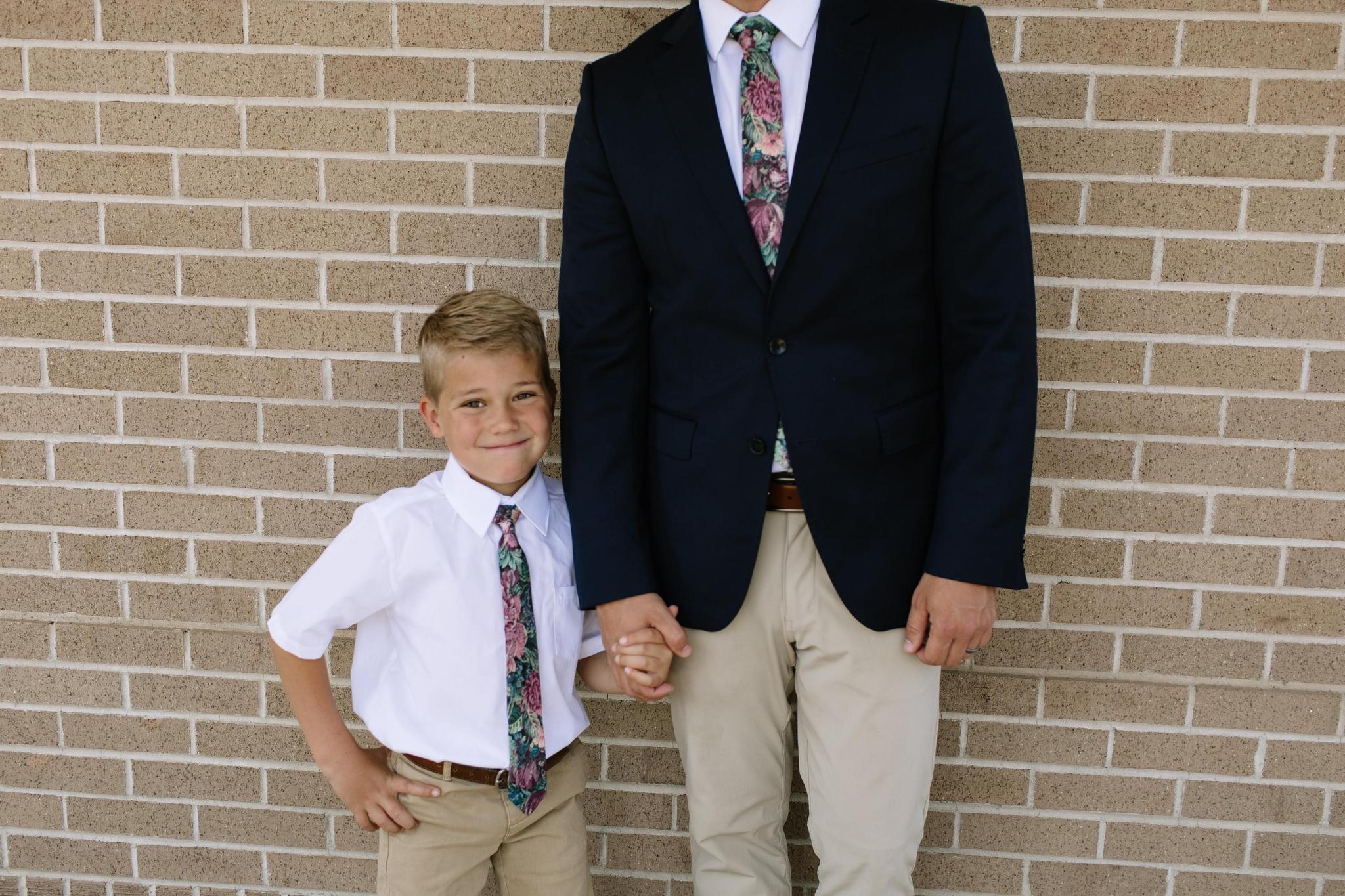 Foyer Floral Men's Tie - Image 3